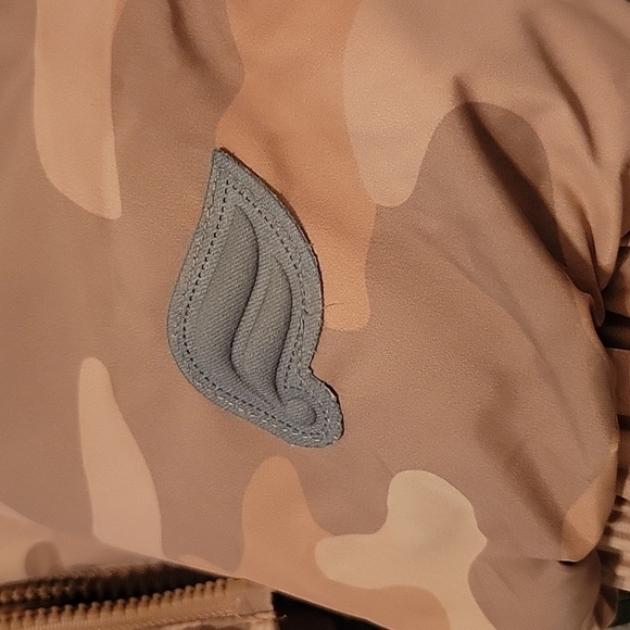 Fabletics Wander Cropped Nude Camo Puffer - Picture 2 of 4